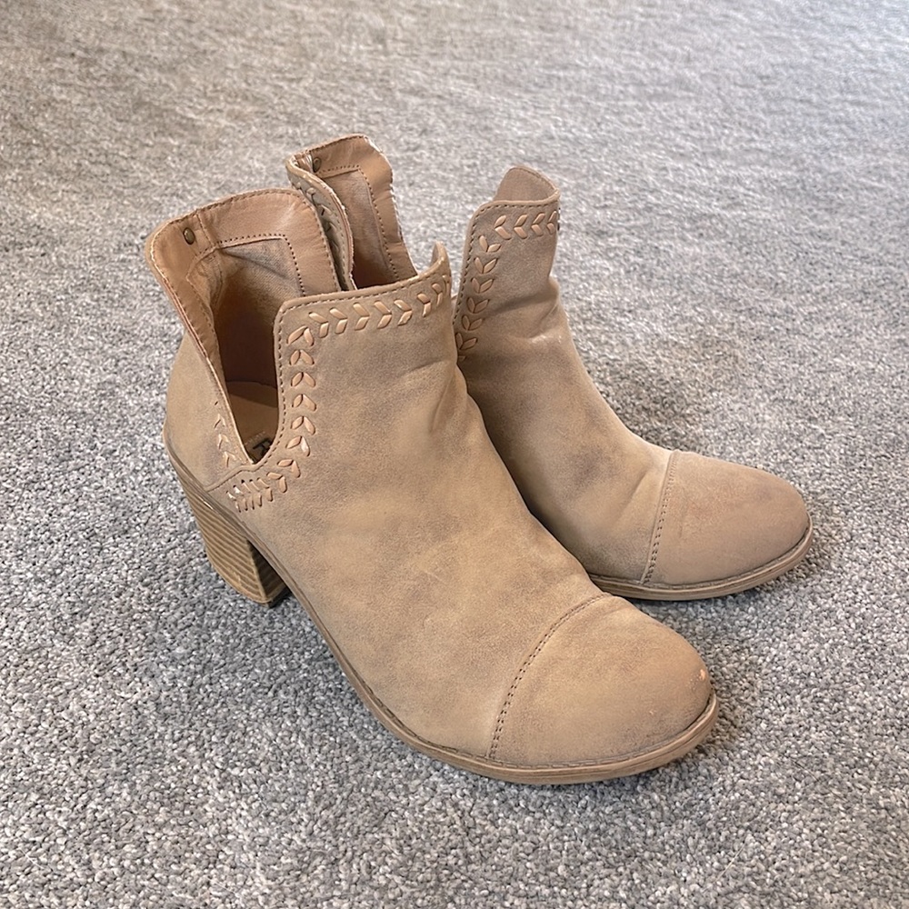 Roxy rustic ankle boot
